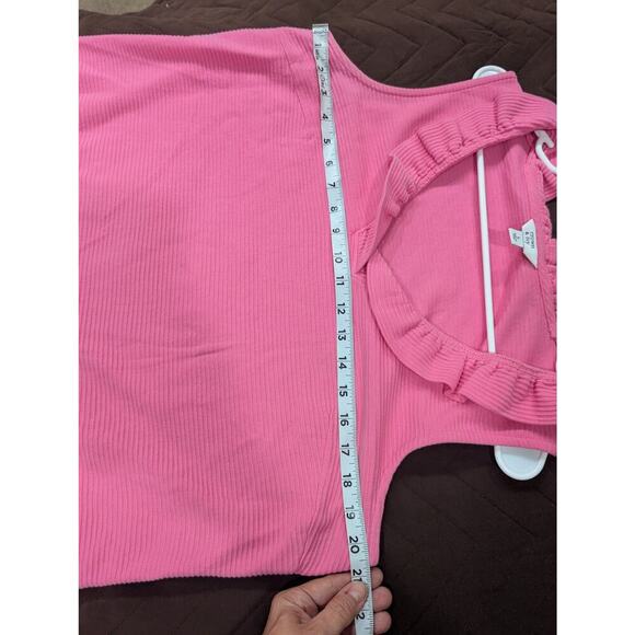 Pretty ribbed pink sleeveless top with ruffle neckline Crown & Ivy size L - Picture 6 of 7